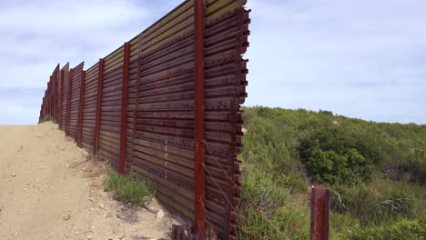 The-US-Mexico-border-wall-fence-ends-suddenly-in-the-desert-of-California