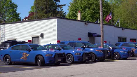 Establishing-shot-of-a-police-station-in-Michigan-with-police-cars-outside