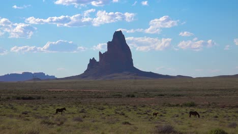Hermosas-Formaciones-Rocosas-Cerca-De-Monument-Valley-Arizona