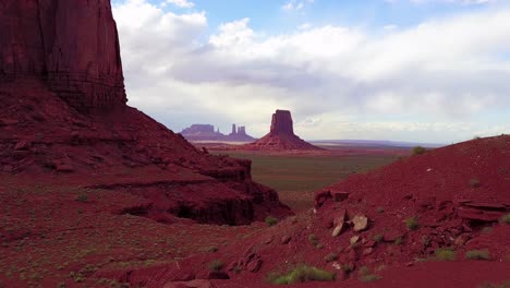 Beautiful-inspiring-aerial-reveals-the-buttes-of-Monument-Valley-Utah