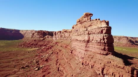 Antena-Alrededor-De-Las-Colinas-Y-Formaciones-Rocosas-Del-Valle-Del-Monumento-Utah-5