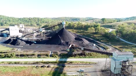 Gute-Antenne-über-Einem-Kohlebergwerk-In-West-Virginia-4