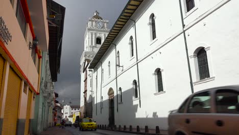 Cars-travel-on-the-old-streets-of-Quito-Ecuador