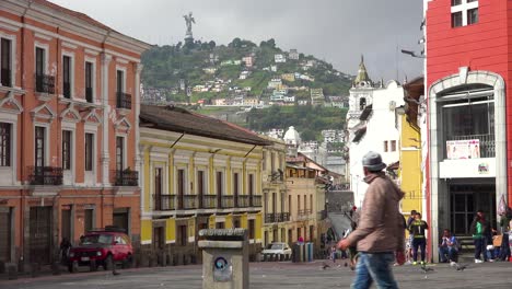 Establishing-shot-of-busy-streets-of-Quito-Ecuador