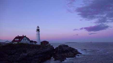 Establishing-shot-of-the-Portland-Head-Lighthouse-in-Portland-Maine-at-dusk