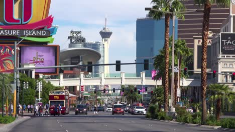 Establishing-shot-of-the-Las-Vegas-strip-during-the-day-1