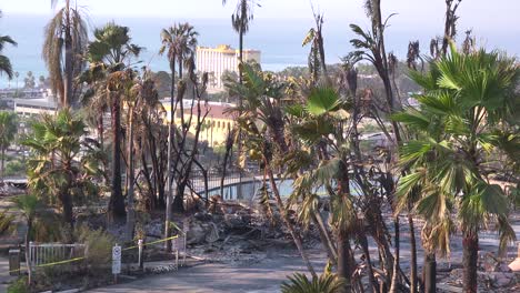 The-destroyed-remains-of-a-vast-apartment-complex-overlooking-the-city-of-Ventura-following-the-2017-Thomas-fire-2