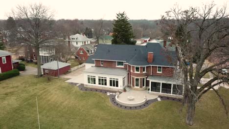 Aerial-over-a-large-stately-house-in-the-Midwest