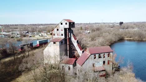 Aerial-of-an-abandoned-mill-factory-in-Illinois-suggests-the-decay-of-America's-manufacturing-era-1