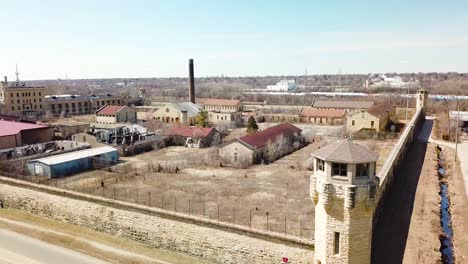 Antenne-Des-Verfallenen-Und-Verlassenen-Joliet-Gefängnisses-Oder-Des-Gefängnisses-Eine-Historische-Stätte-Seit-Dem-Bau-In-Den-1880er-Jahren-2