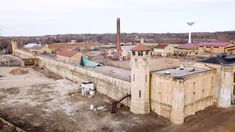 Antenne-Des-Verlassenen-Und-Verlassenen-Joliet-Gefängnisses-Oder-Des-Gefängnisses-Eine-Historische-Stätte-Seit-Dem-Bau-In-Den-1880er-Jahren-12