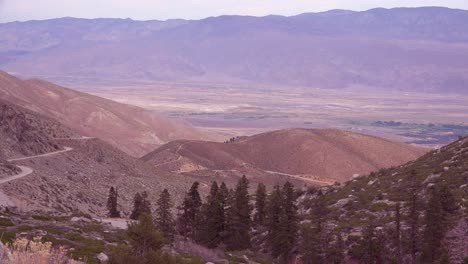 Panning-shot-of-the-Owens-Valley-in-the-Eastern-Sierra-Nevada-mountains-of-California