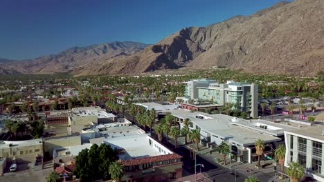Drone-vista-aérea-establishing-shot-of-Palm-Springs-California-4