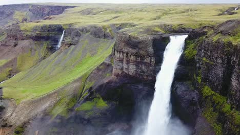 Antena-Sobre-La-Hermosa-Y-Sorprendente-Cascada-Alta-De-Haifoss-En-Islandia-13