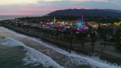 Sonnenuntergangsantenne-über-Einem-Großen-Jahrmarkt-Und-Messegelände-Mit-Riesenrad-Ventura-County-Fair-5