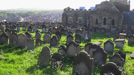 Antiguas-Lápidas-De-Piedra-Se-Encuentran-En-Un-Cementerio-Británico