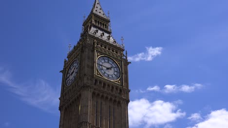 Time-lapse-establishing-shot-of-Big-Ben-London-England