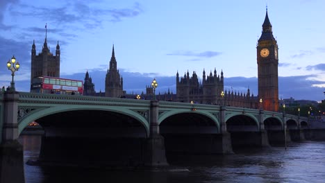 Dusk-shot-of-the-River-Thames-with-Big-Ben-Parliament-and-Westminster-Abbey-distant-3