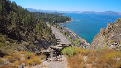 Eine-Schöne-Luftaufnahme-Zeigt-Den-See-Tahoe