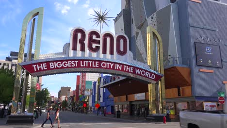 Reno-Nevada-Gateway-Arch-Da-La-Bienvenida-A-Los-Visitantes-A-La-Pequeña-Ciudad-Más-Grande-Del-Mundo