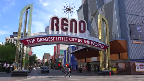 Reno-Nevada-Gateway-Arch-Da-La-Bienvenida-A-Los-Visitantes-A-La-Pequeña-Ciudad-Más-Grande-Del-Mundo-1