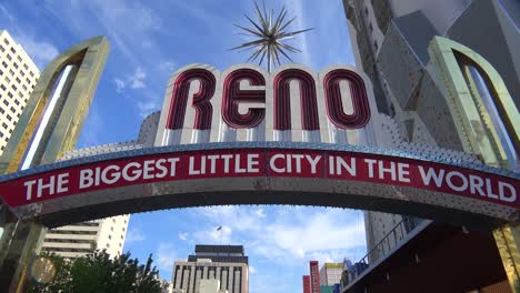 Reno-Nevada-Gateway-Arch-Da-La-Bienvenida-A-Los-Visitantes-A-La-Pequeña-Ciudad-Más-Grande-Del-Mundo-4