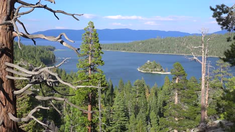 Eine-Einleitende-Aufnahme-Von-Emerald-Bay-Am-Lake-Tahoe
