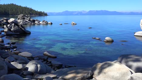Una-Hermosa-Toma-De-Establecimiento-Del-Lago-Tahoe