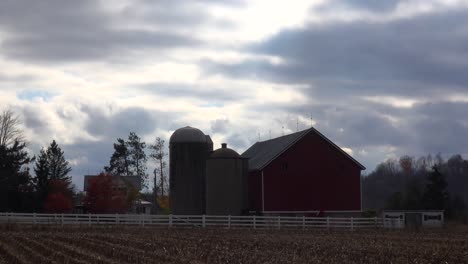 Timelapse-clouds-move-above-a-Midwestern-farm-