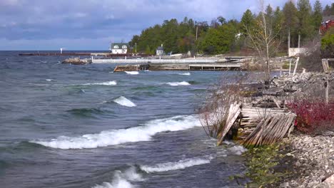 The-beautiful-coastline-of-the-Great-Lakes-in-Door-County-Wisconsin