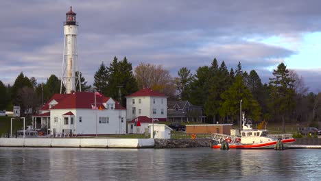 The-Coast-Guard-station-and-lighthouse-at-Sturgeon-Bay-Wisconsin-1
