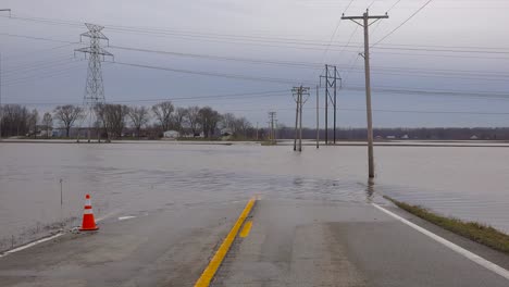 Las-Inundaciones-Arrasan-Una-Carretera-Durante-Las-Intensas-Tormentas-En-Missouri-En-2016-1