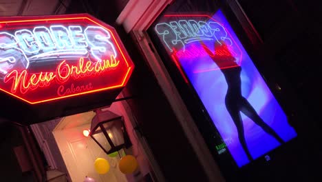 Scores-sports-club-in-New-orleans-features-dancing-lady-on-the-sign