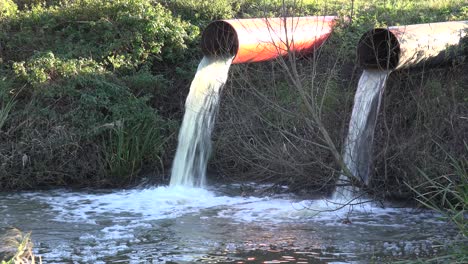 Contaminated-water-is-dumped-into-a-waterway-through-industrial-pipes-2