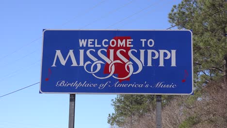 Ein-Schild-Begrüßt-Reisende-In-Mississippi-1