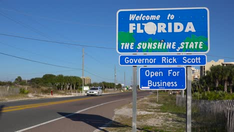 Ein-Schild-Begrüßt-Reisende-Nach-Florida