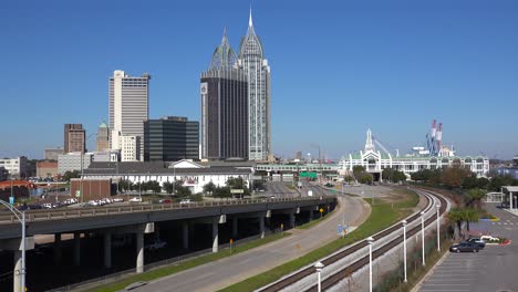 A-wide-downtown-establishing-shot-of-Mobile-Alabama
