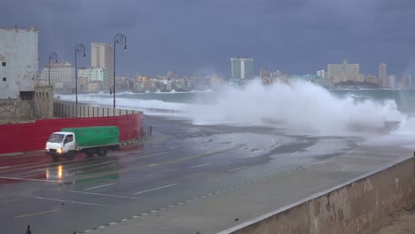 The-waterfront-promenade-of-the-Malecon-in-Havana-Cuba-takes-a-beating-during-a-huge-winter-storm-2