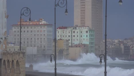 The-waterfront-promenade-of-the-Malecon-in-Havana-Cuba-takes-a-beating-during-a-huge-winter-storm-4
