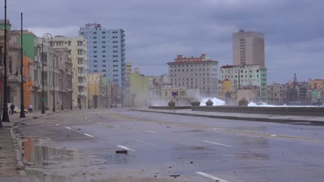 The-waterfront-promenade-of-the-Malecon-in-Havana-Cuba-takes-a-beating-during-a-huge-winter-storm-7
