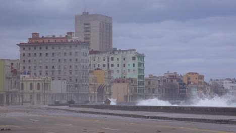 The-waterfront-promenade-of-the-Malecon-in-Havana-Cuba-takes-a-beating-during-a-huge-winter-storm-8