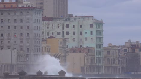 The-waterfront-promenade-of-the-Malecon-in-Havana-Cuba-takes-a-beating-during-a-huge-winter-storm-9