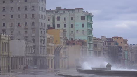 The-waterfront-promenade-of-the-Malecon-in-Havana-Cuba-takes-a-beating-during-a-huge-winter-storm-12