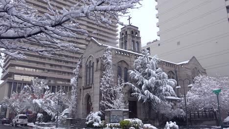 Eine-Hübsche-Kirche-In-Einer-Verschneiten-Winterlandschaft