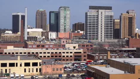 Eröffnungsaufnahme-Der-Skyline-Der-Innenstadt-Von-Birmingham,-Alabama