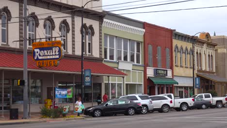 Establishing-shot-of-downtown-Selma-Alabama