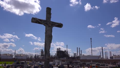 A-cemetery-or-graveyard-in-Louisiana-exists-adjacent-to-a-huge-petrochemical-plant-4