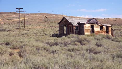 An-abandoned-settlers-cabin-in-the-ghost-town-of-Bodie-California