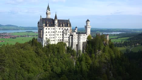 A-classic-view-of-Neuschwanstein-Mad-Ludwigs-castle-in-Bavaria-Germany-1