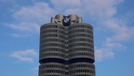 Establecimiento-De-Tiro-De-La-Sede-De-BMW-En-Munich,-Alemania-2